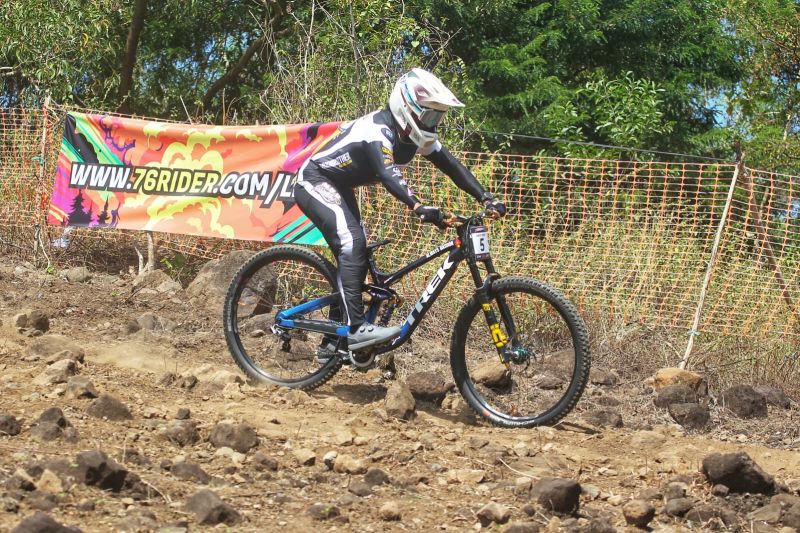 Andy Prayoga menangi seri pembuka 76 Indonesian Downhill 2026